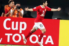 尼斯训练开放日，冲刺阶段远射贴柱引欢呼，亚冠在即，身体对抗强度拉满(提前实况守门员意识)-体育赛事